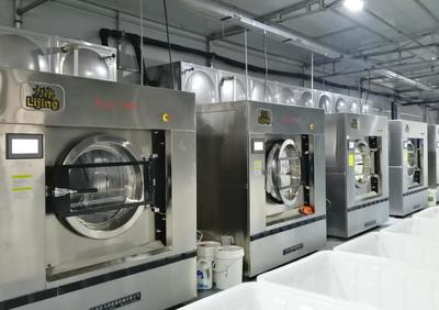開一家酒店布草洗滌廠的投資與設(shè)備指南——洗衣廠必備洗滌機(jī)械解析